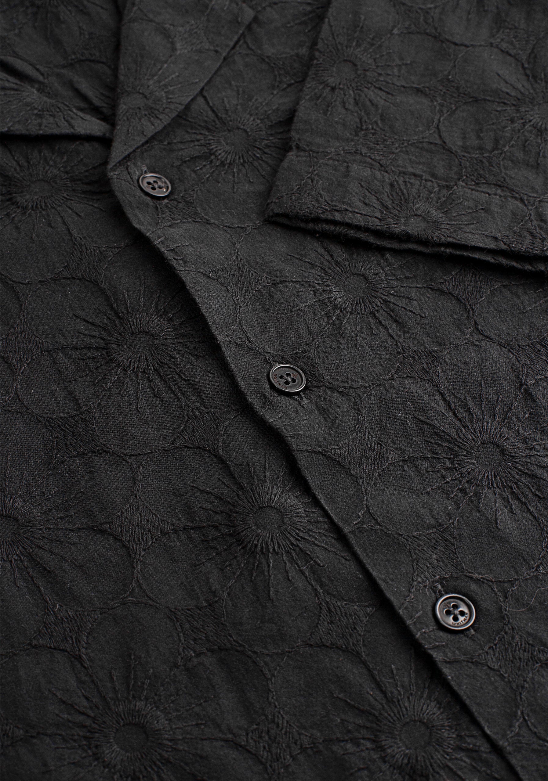 Buttonhole Cuban Shirt. Black Bonn