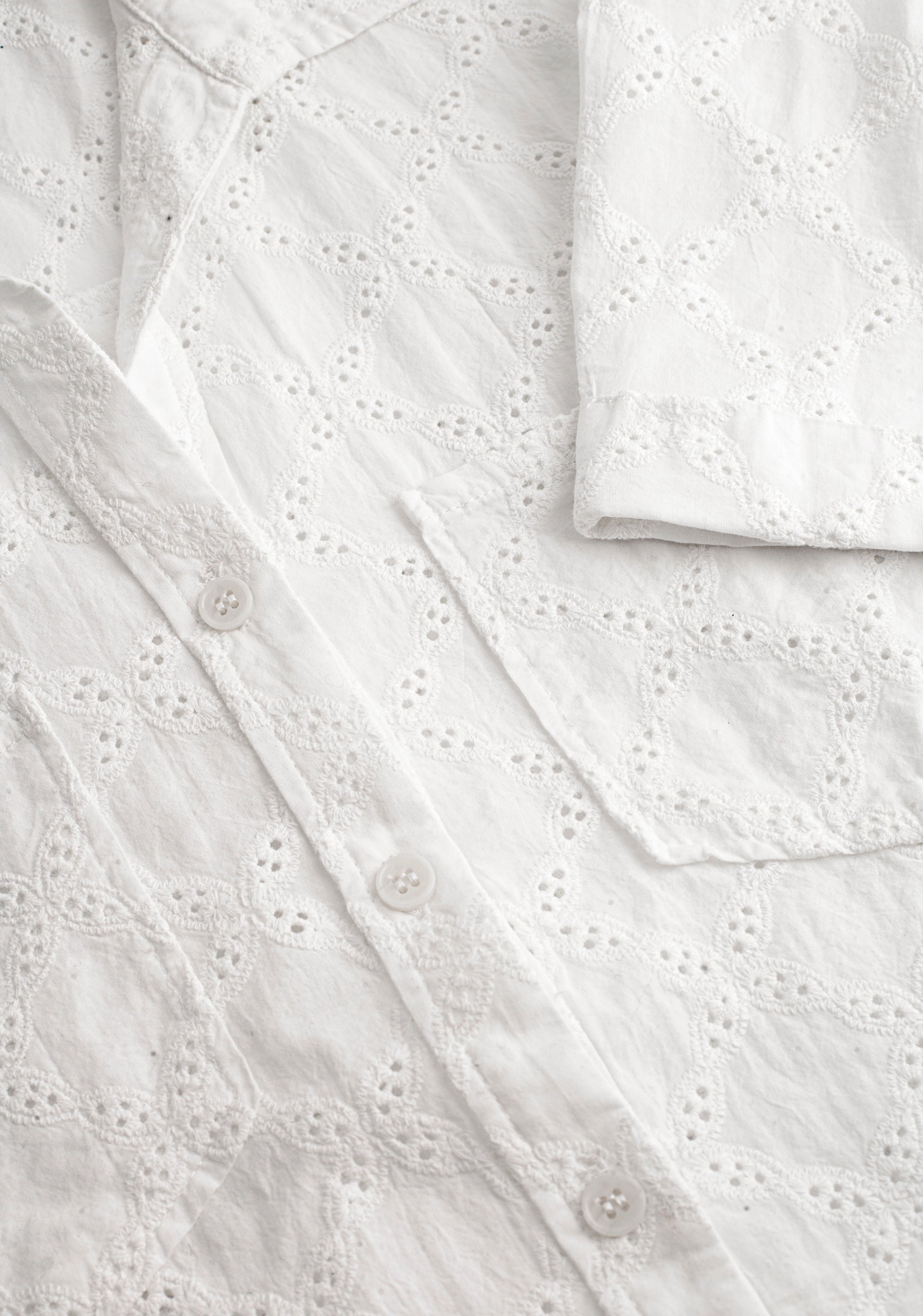 Buttonhole Cuban Shirt. White Bonn