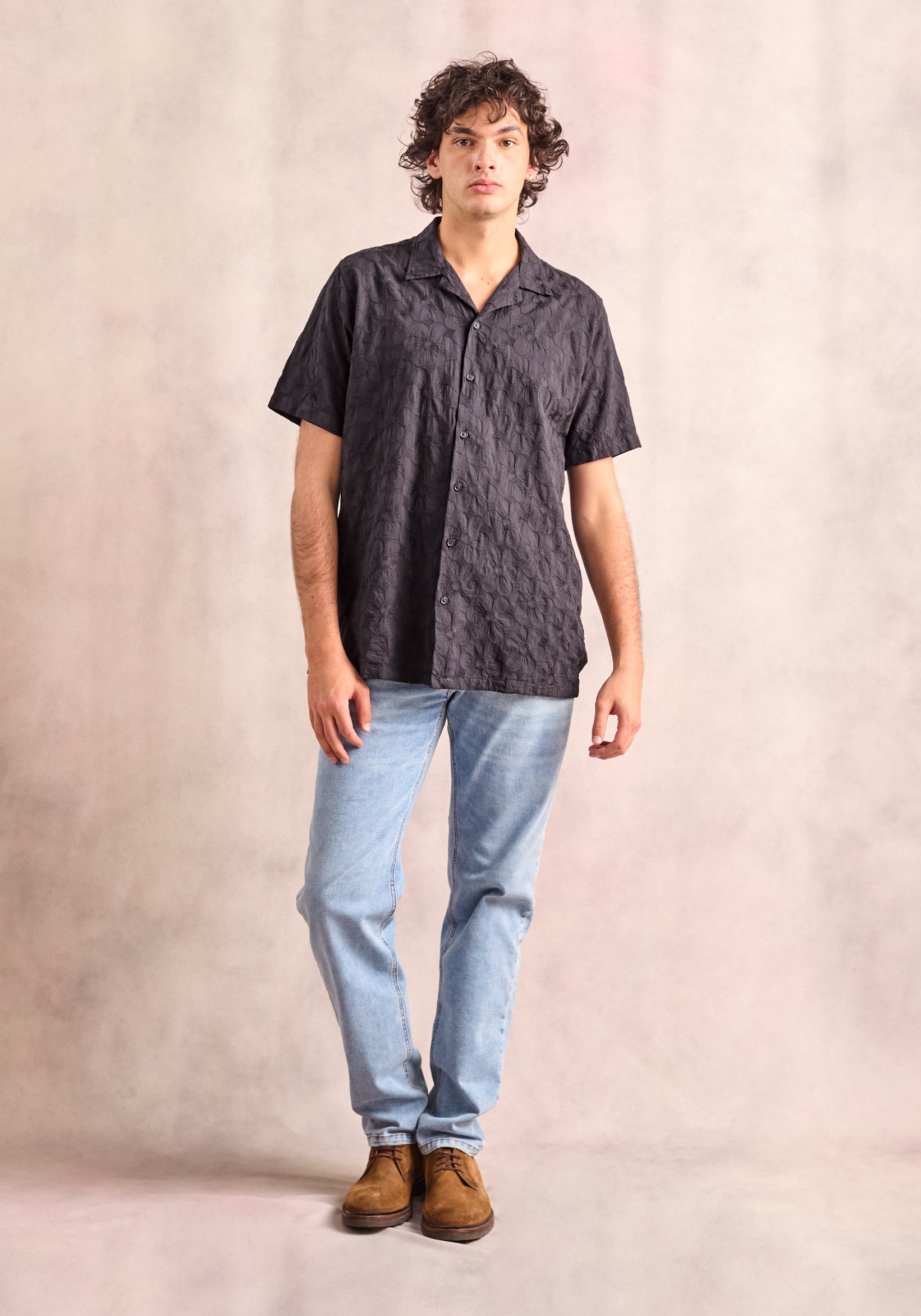 Buttonhole Cuban Shirt. Black Bonn